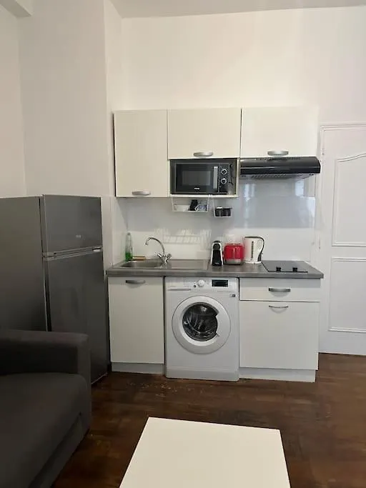 Bel Appartement Au Coeur De Paris contacts